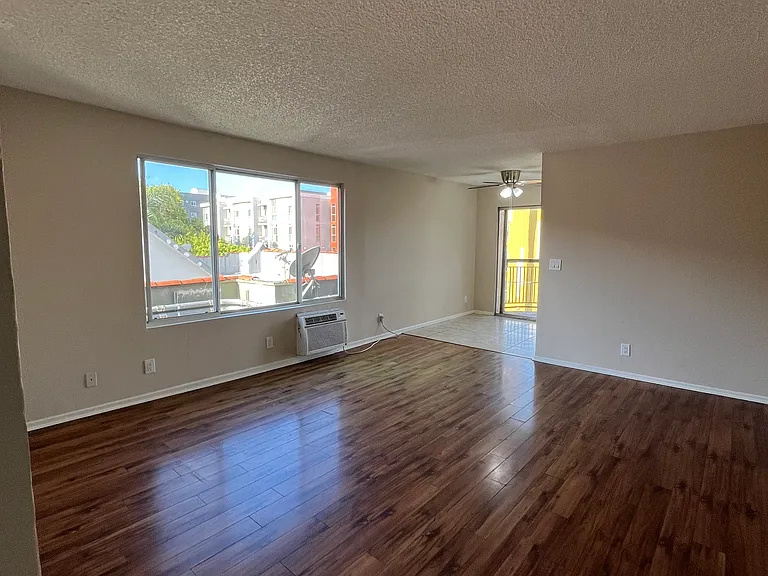 1726 N Garfield Pl #17 — Photo 5