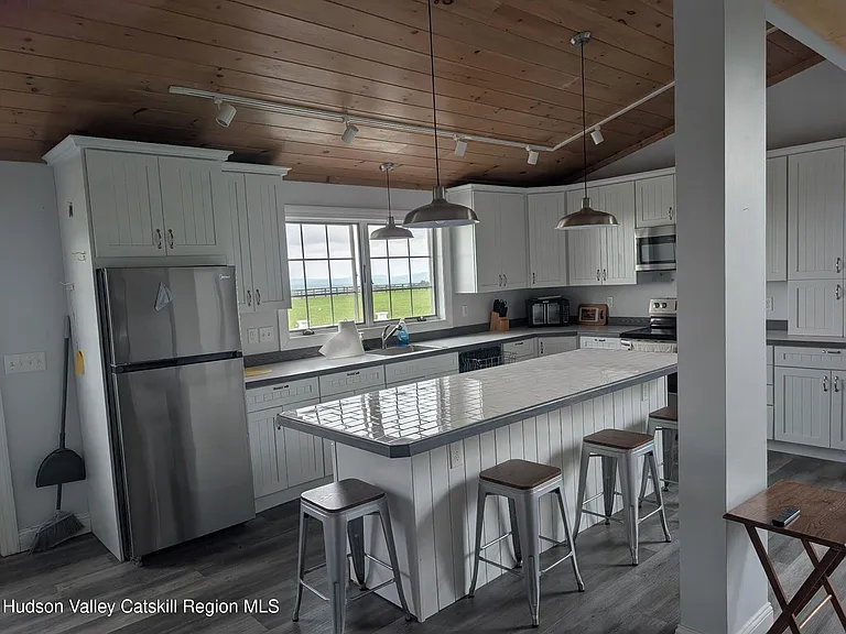 139 Fox Hill Rd — Photo 5