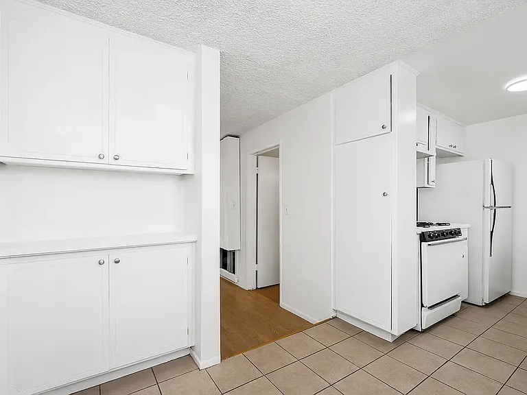 Goshen Apartments — Photo 16