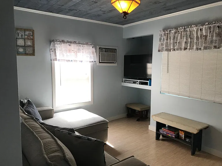 10 Carll Ave — Photo 3