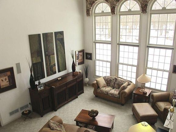 STRIKING GREAT ROOM W/WALL OF WINDOWS!