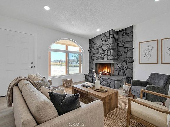 4th image of 20916 Thunderbird Rd