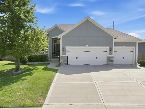 1713 SW Merryman Dr, Lees Summit, MO 64082