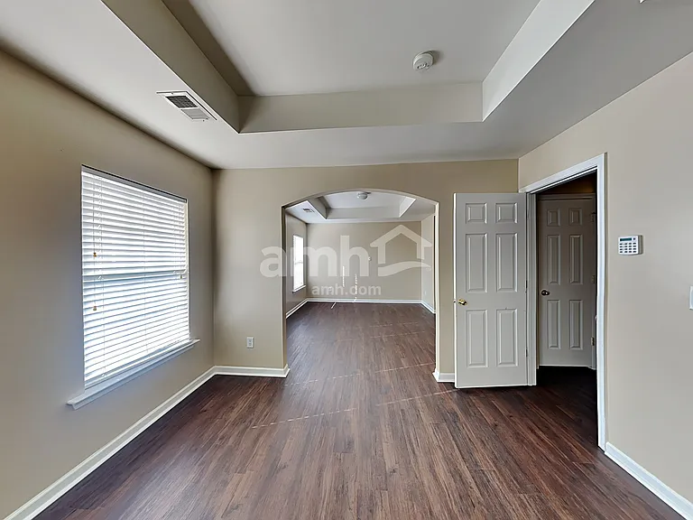 5103 Abercromby St — Photo 8