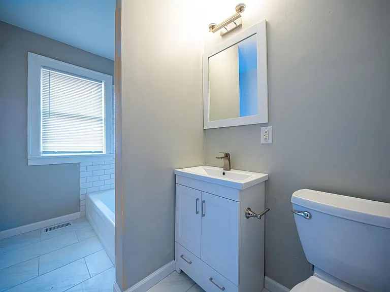 75 E Markison Ave — Photo 16