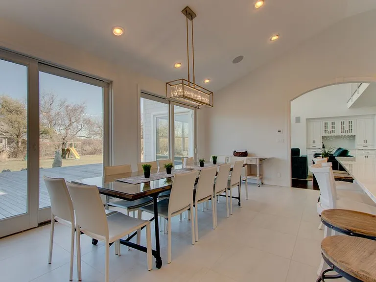 28 Fairbanks Ct — Photo 8