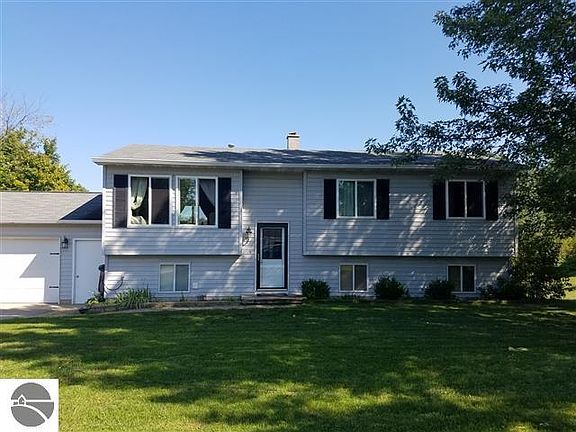 3rd image of 10529 S Walnut Dr