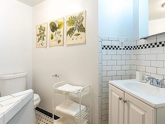 2nd image of 135 W 20th St #3C