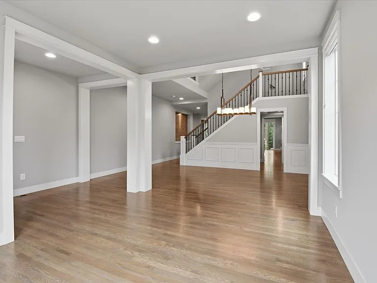 21384 NE 9th Pl — Photo 4