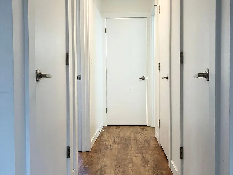 North Towne Manor — Photo 11