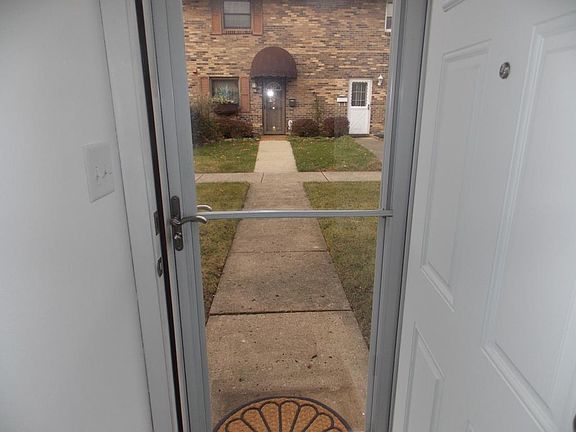 2nd image of 2315 Woodbrook Cir N