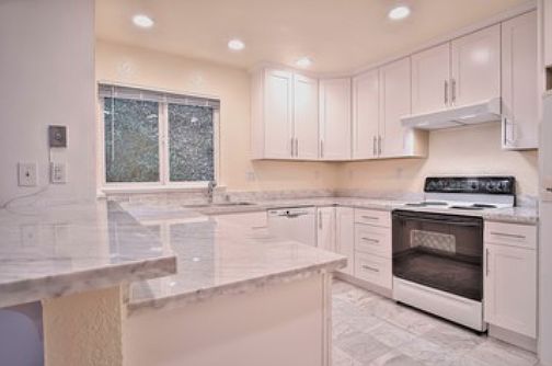 1st image of 652 Clarendon Ave