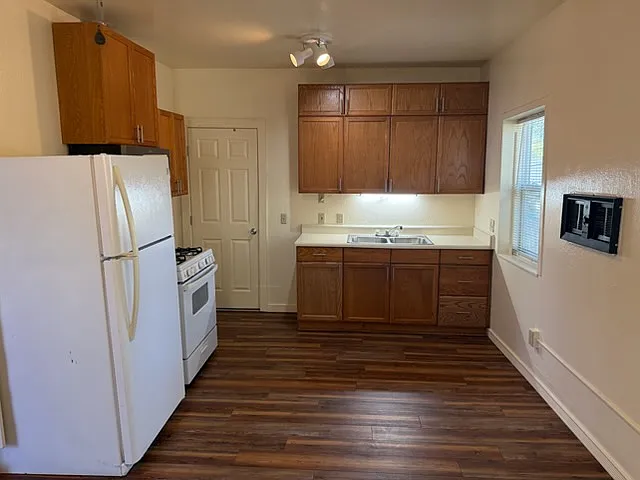 2 bed, 600 sqft, $1,075 — Photo 2
