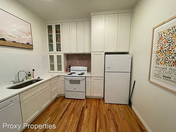 5th image of 700 Woodlawn Ave #1