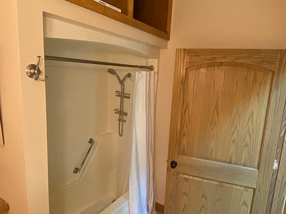5th image of 413 W Milwaukee St APT 200