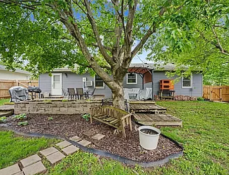 205 N Jefferson St — Photo 1