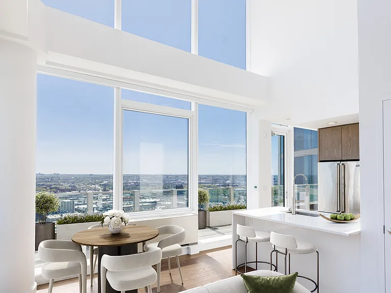 22-44 Jackson Ave #Penthouse 8 — Photo 1