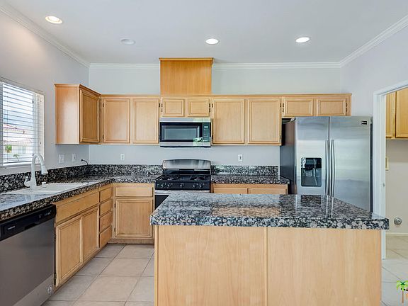 3rd image of 9691 Clubhouse Blvd