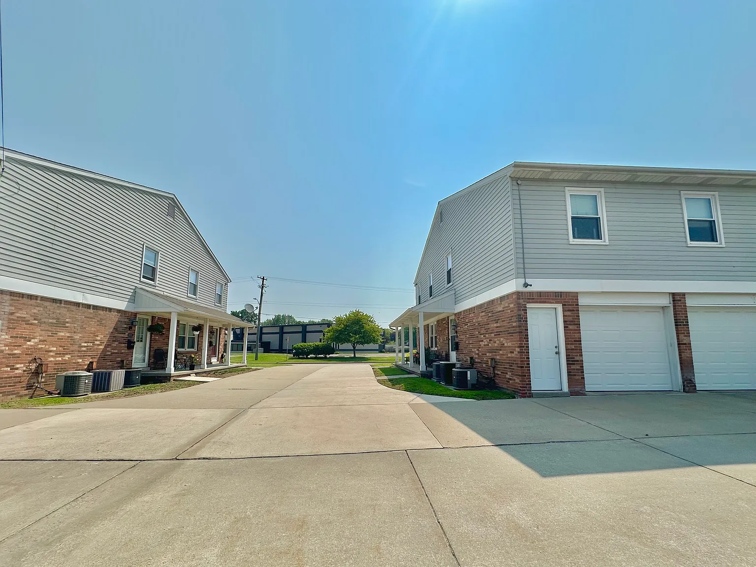 2 bed, 1000 sqft, $1,500 — Photo 2
