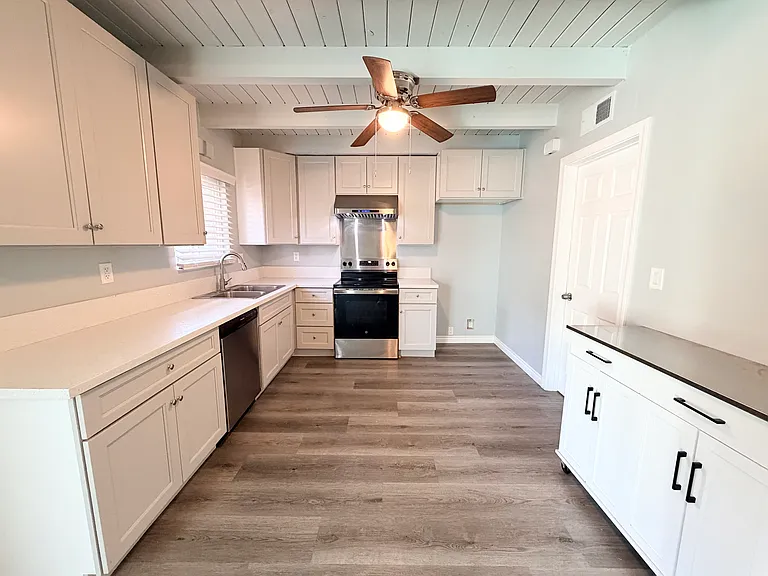 890 N Campus Ave #B — Photo 8
