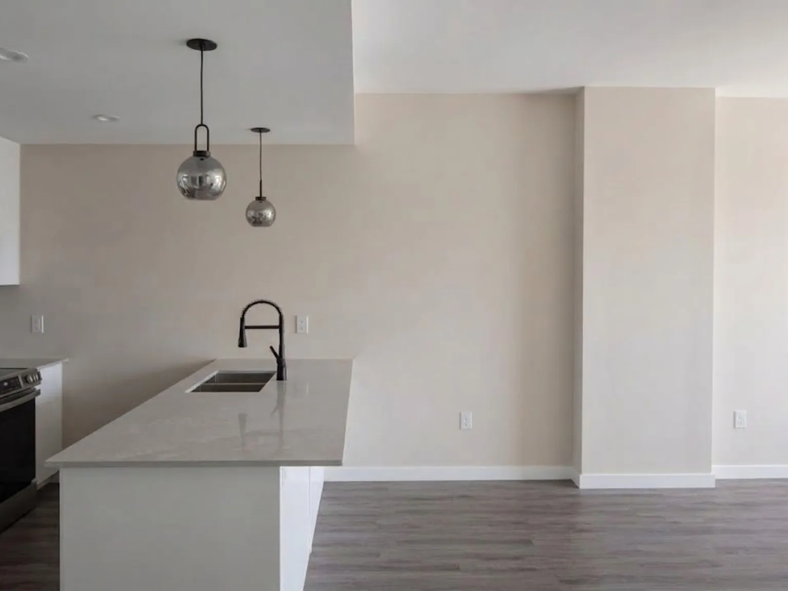 1 bed, 690 sqft, $2,500 — Photo 2