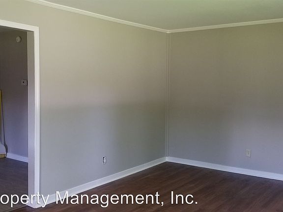 3rd image of 109 W Pinewood Dr