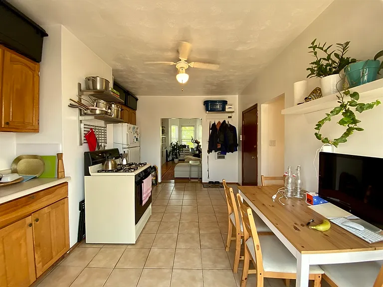 18 Cottage St #3 — Photo 4