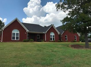 270 Deer Park Dr, Thaxton, MS 38871