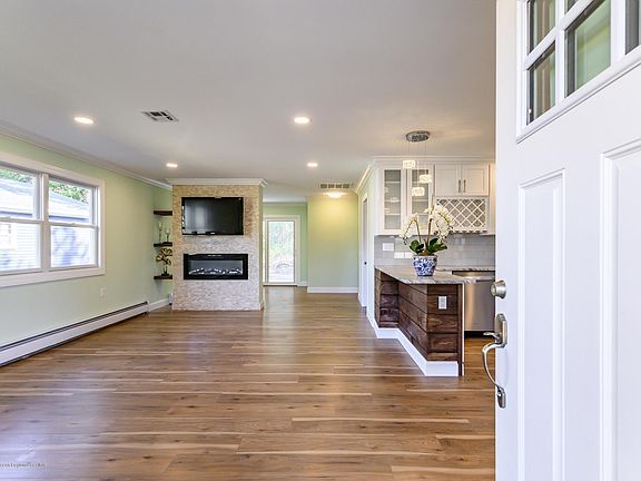 4th image of 59 Chesterfield Ln
