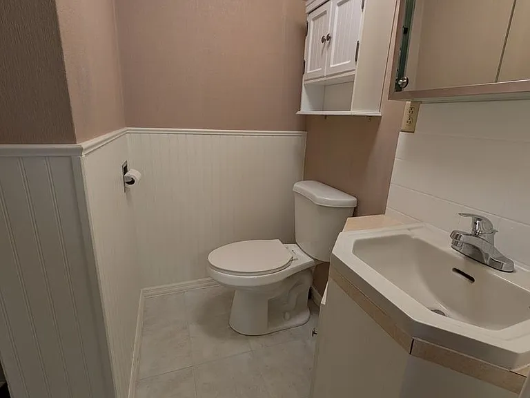 722 Bryden Ave — Photo 16
