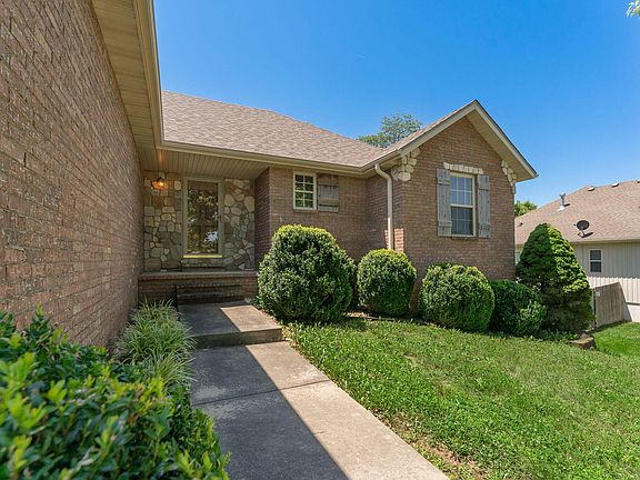 3rd image of 1082 E Daisy Falls Drive