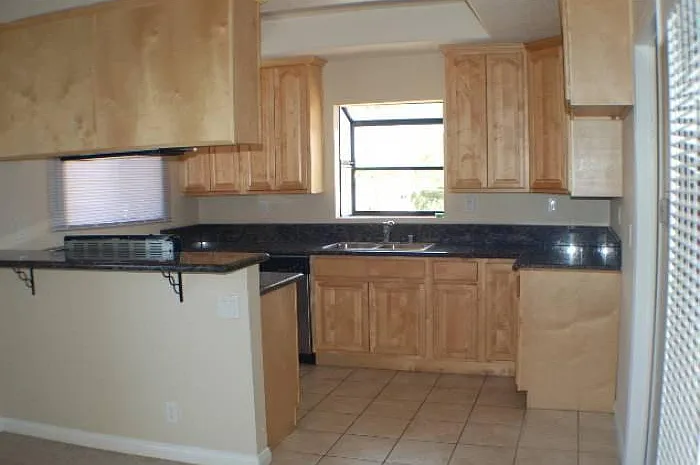 granite/stainless kitchen