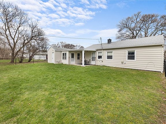 3rd image of 6 Fairchild Rd