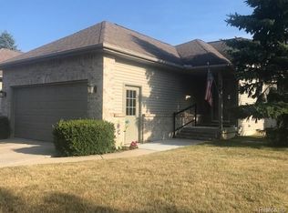 196 Creekwood Cir, Linden, MI