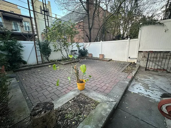 1928 Linden Street image 17 of 18