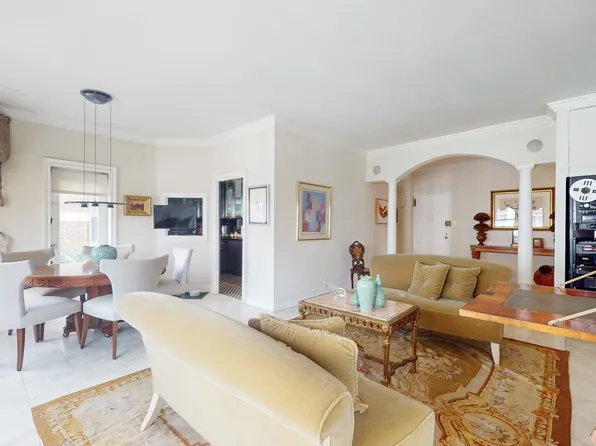 360 East 72nd Street image 3 of 22