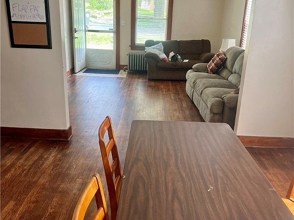 3rd image of 160 Shirley Cir