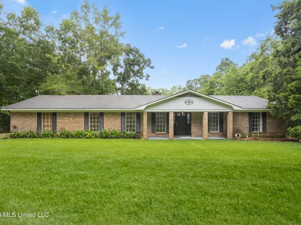 2236 Brookside Dr, Gautier, MS 39553