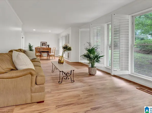 737 Bailey Brook Cir, Birmingham, AL 35244