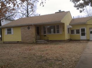 1217 E 7th Ave, Winfield, KS 67156