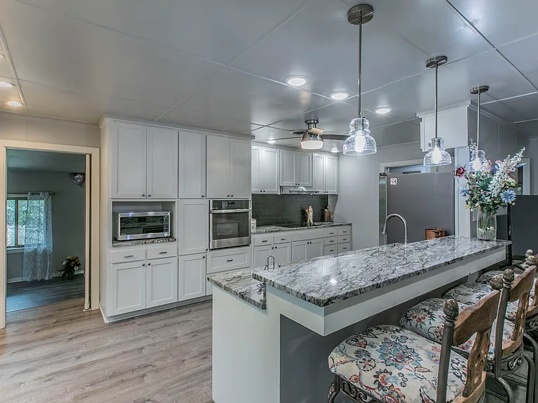 2518 Marlandwood Rd — Photo 7