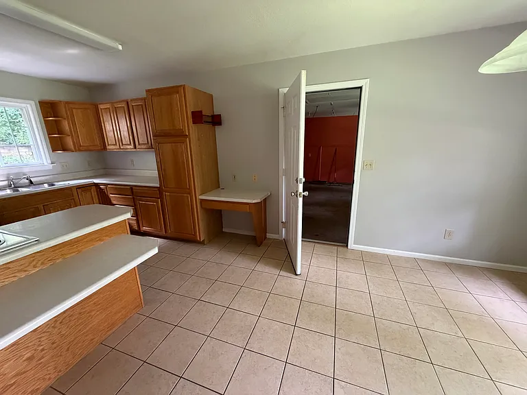 172 Mount Royal Dr — Photo 10
