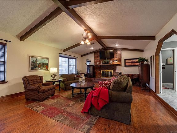 4th image of 2100 Mockingbird Ln