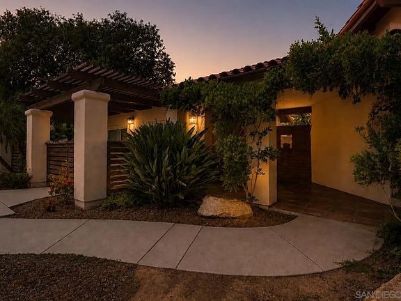 4th image of 937 Pepper Tree Ln