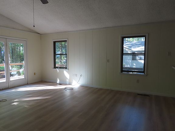 3rd image of 19 Pinehurst Rd