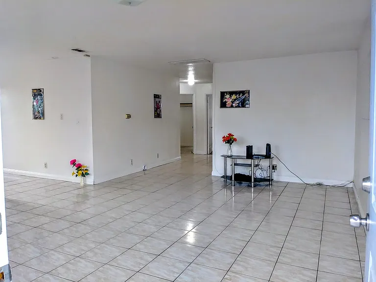 14841 Hunter Ln — Photo 2