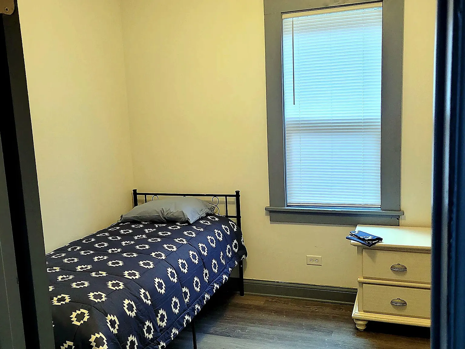 2 bed, 1.0 bath, 763 sqft, $1,048 — Photo 4