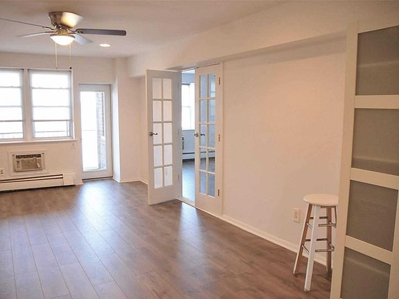 2nd image of 55 Monroe Blvd APT 3B