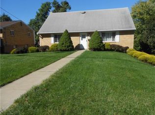 127 Spartan Dr, Bethel Park, PA 15102