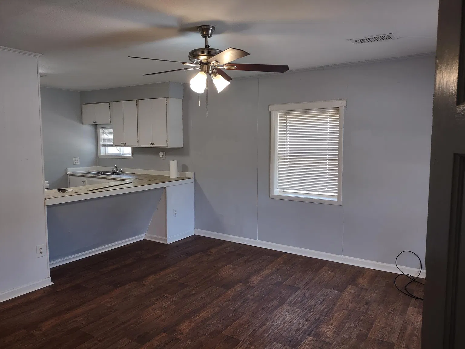2 bed, 1008 sqft, $900 — Photo 2